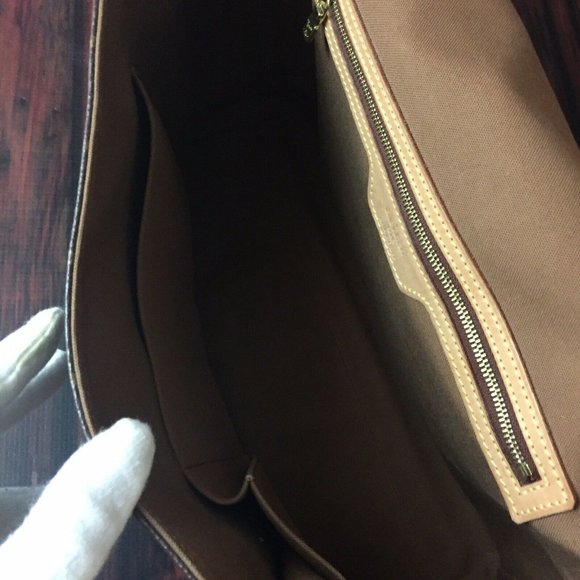 Louis Vuitton Abbesses Monogram Large Messenger - Picture 9 of 10